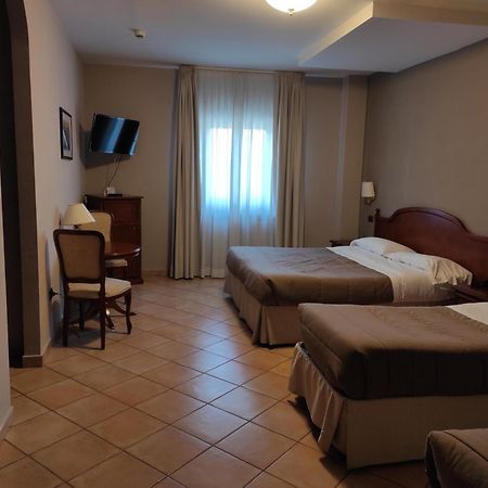 Hotel Le Mura Foligno Esterno foto