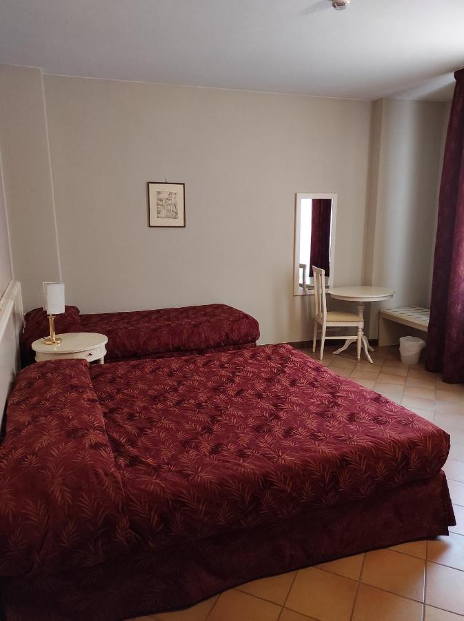 Hotel Le Mura Foligno Esterno foto