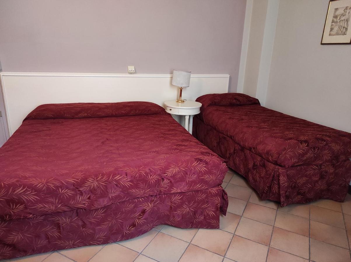 Hotel Le Mura Foligno Esterno foto