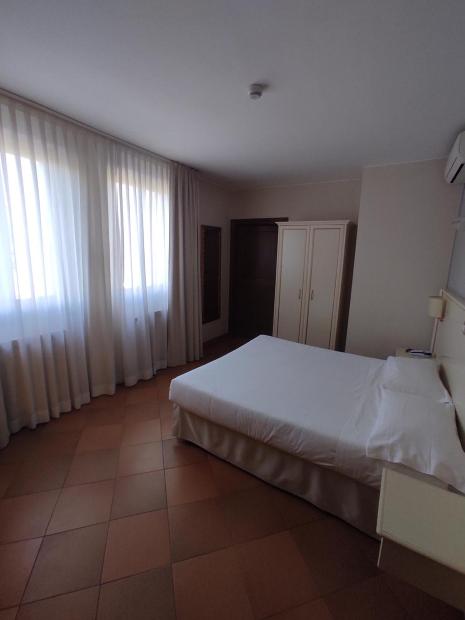 Hotel Le Mura Foligno Esterno foto