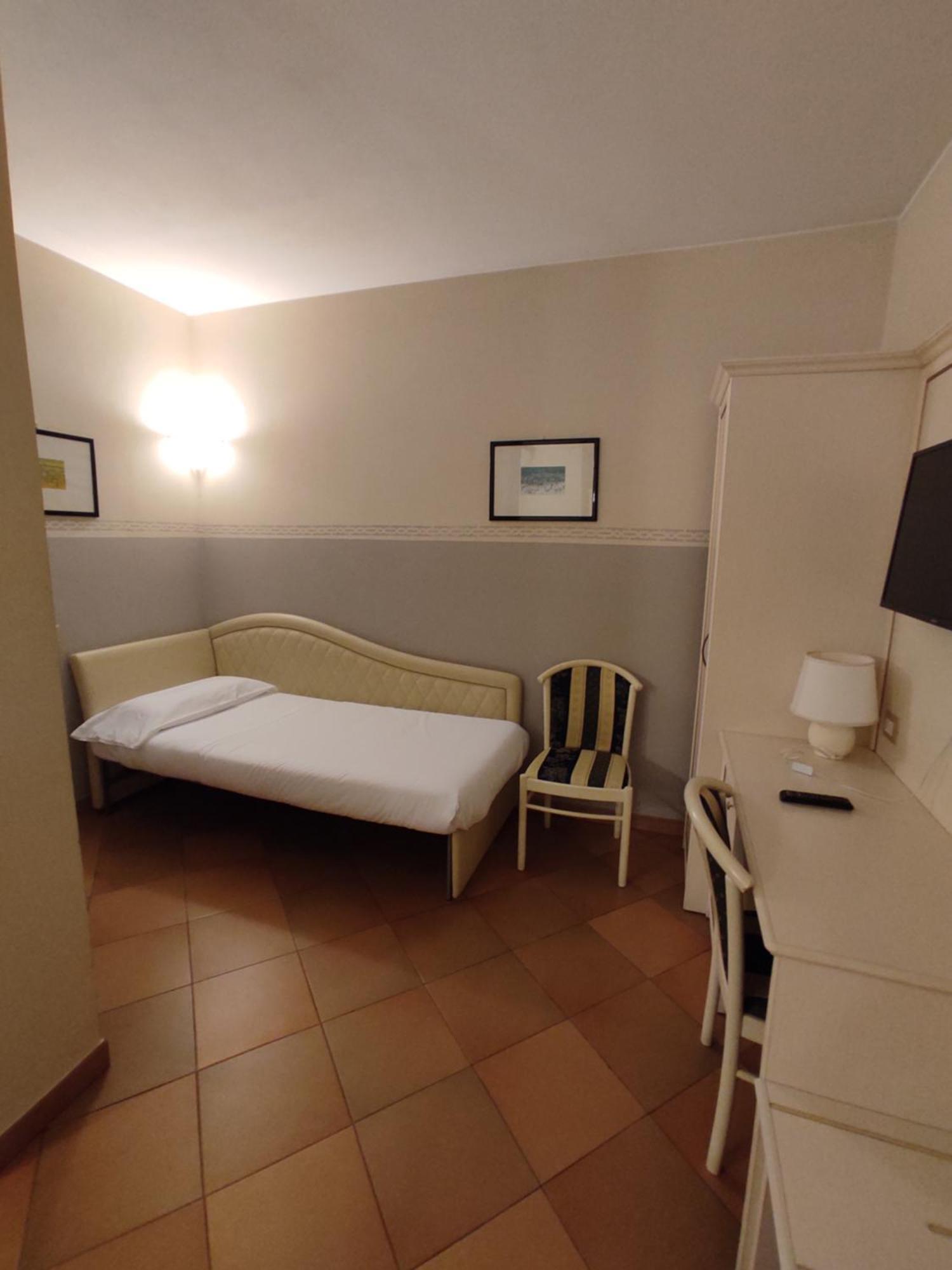 Hotel Le Mura Foligno Esterno foto