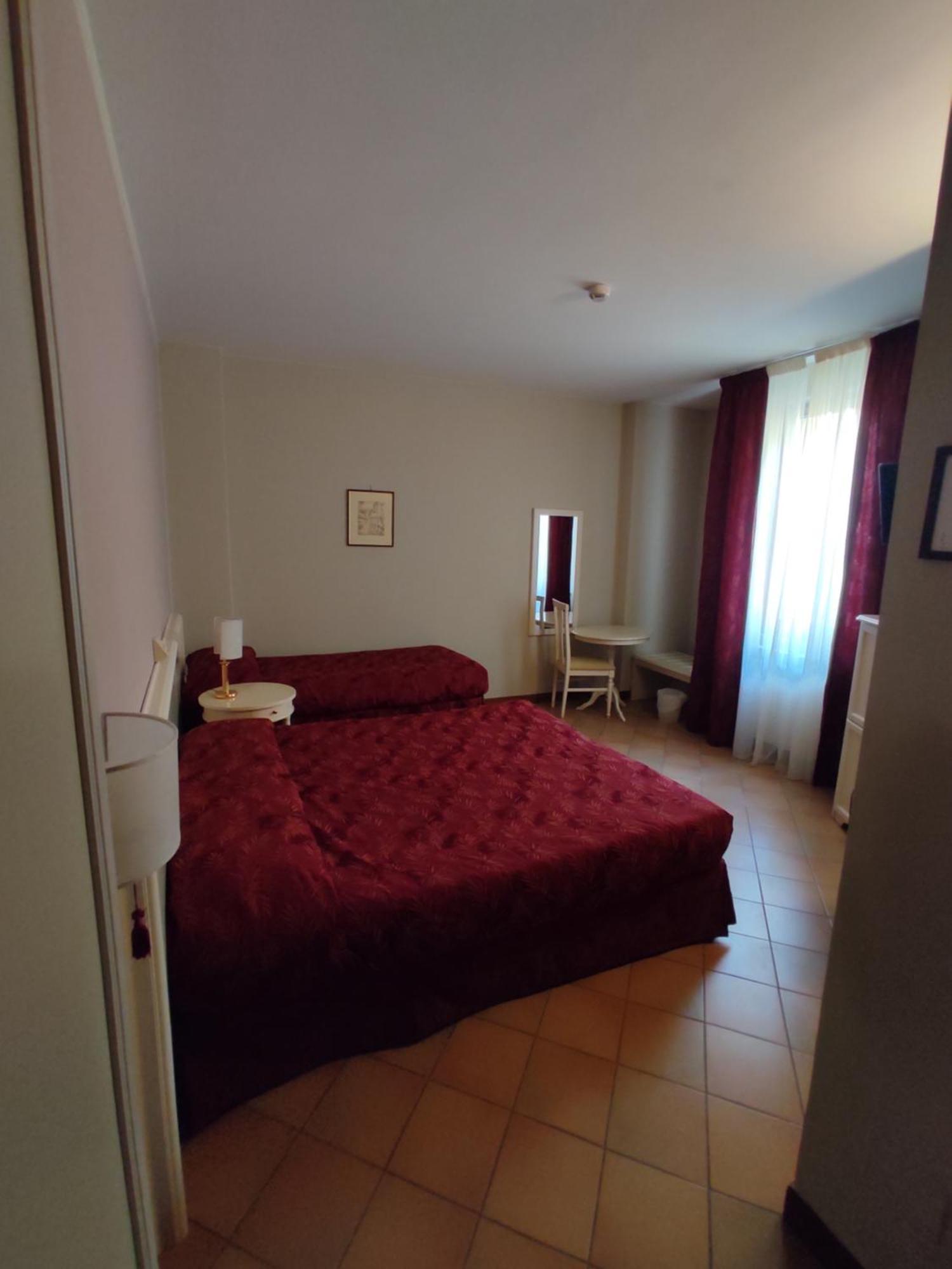Hotel Le Mura Foligno Esterno foto