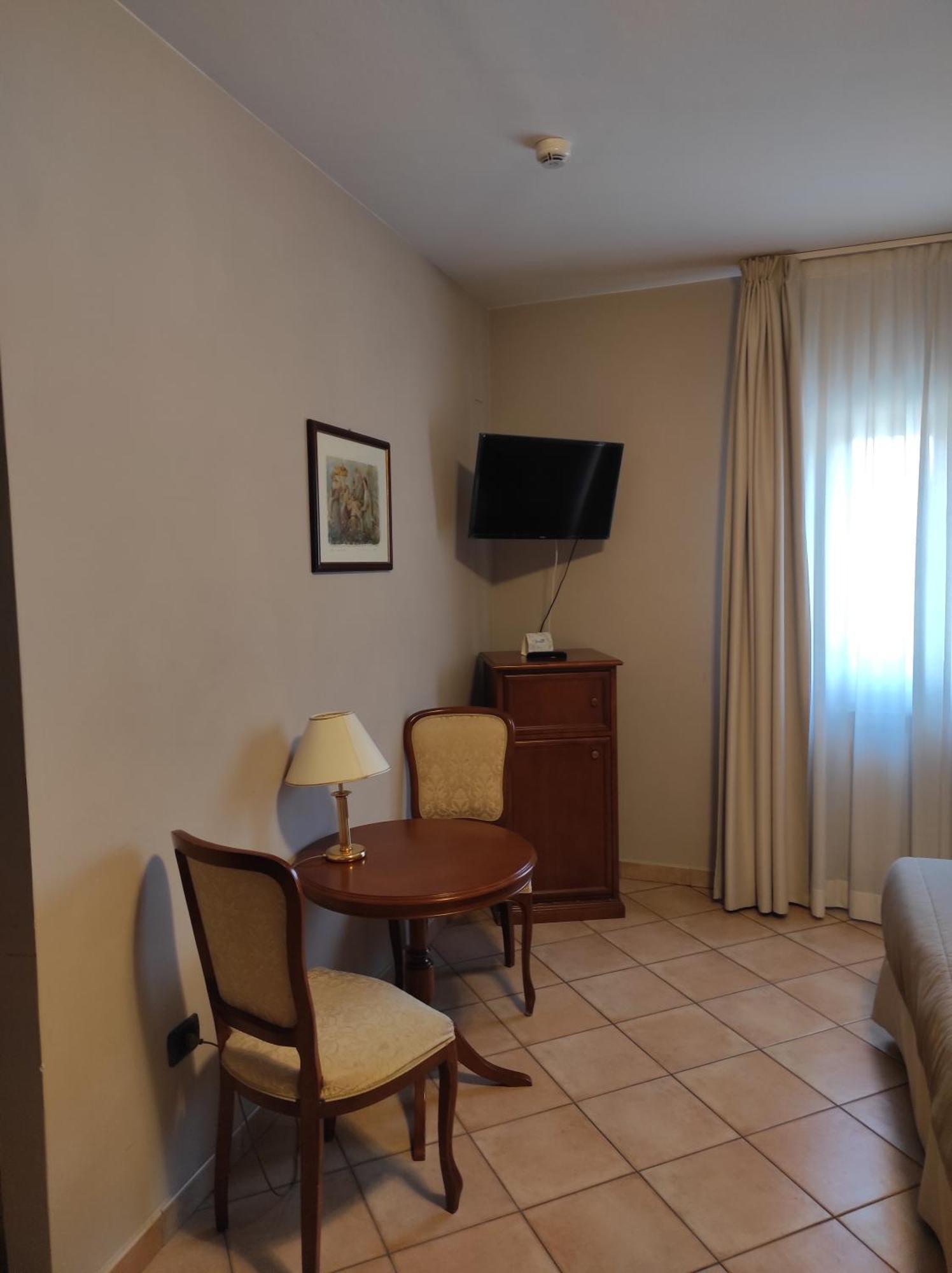 Hotel Le Mura Foligno Esterno foto