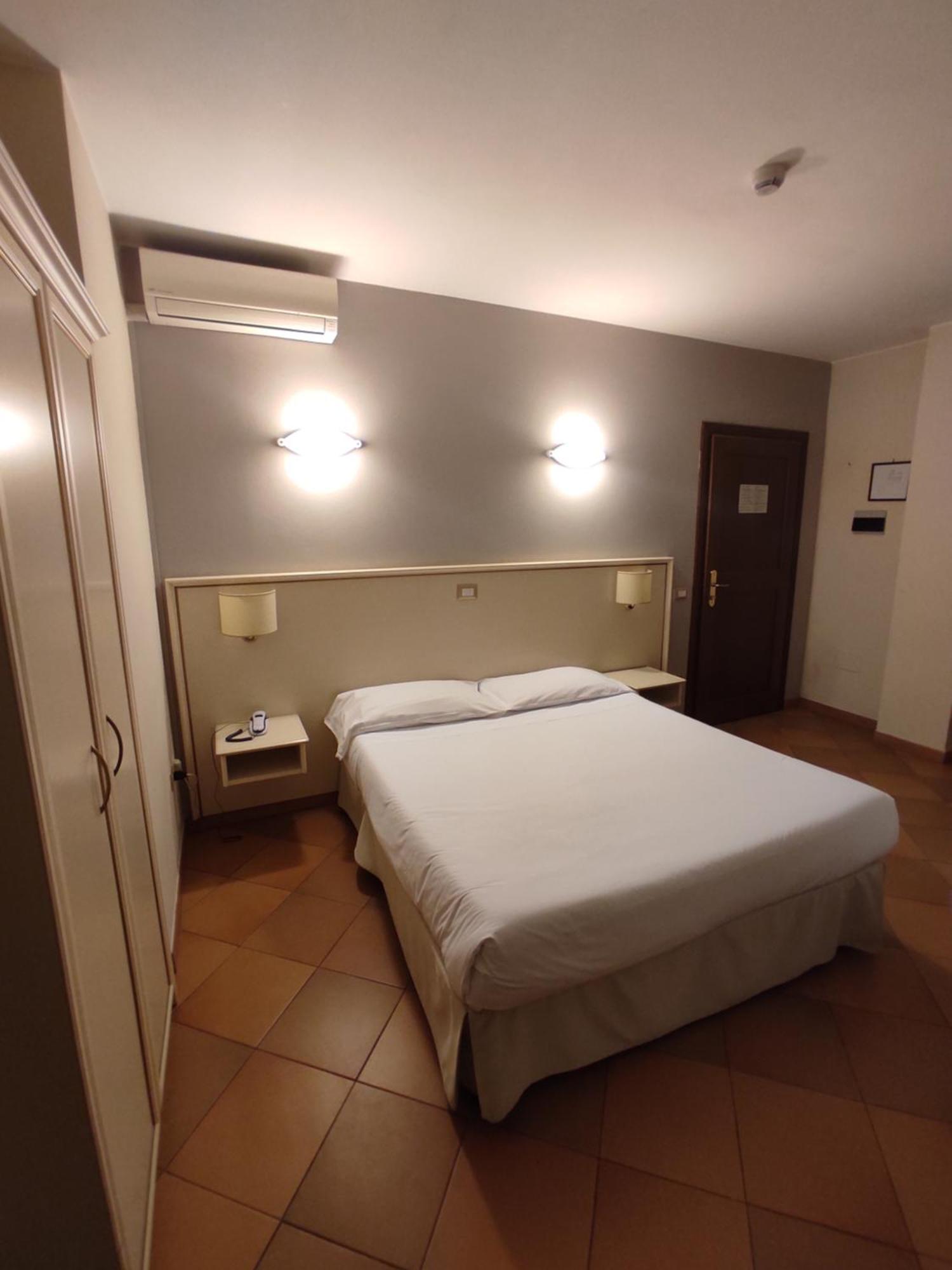 Hotel Le Mura Foligno Esterno foto