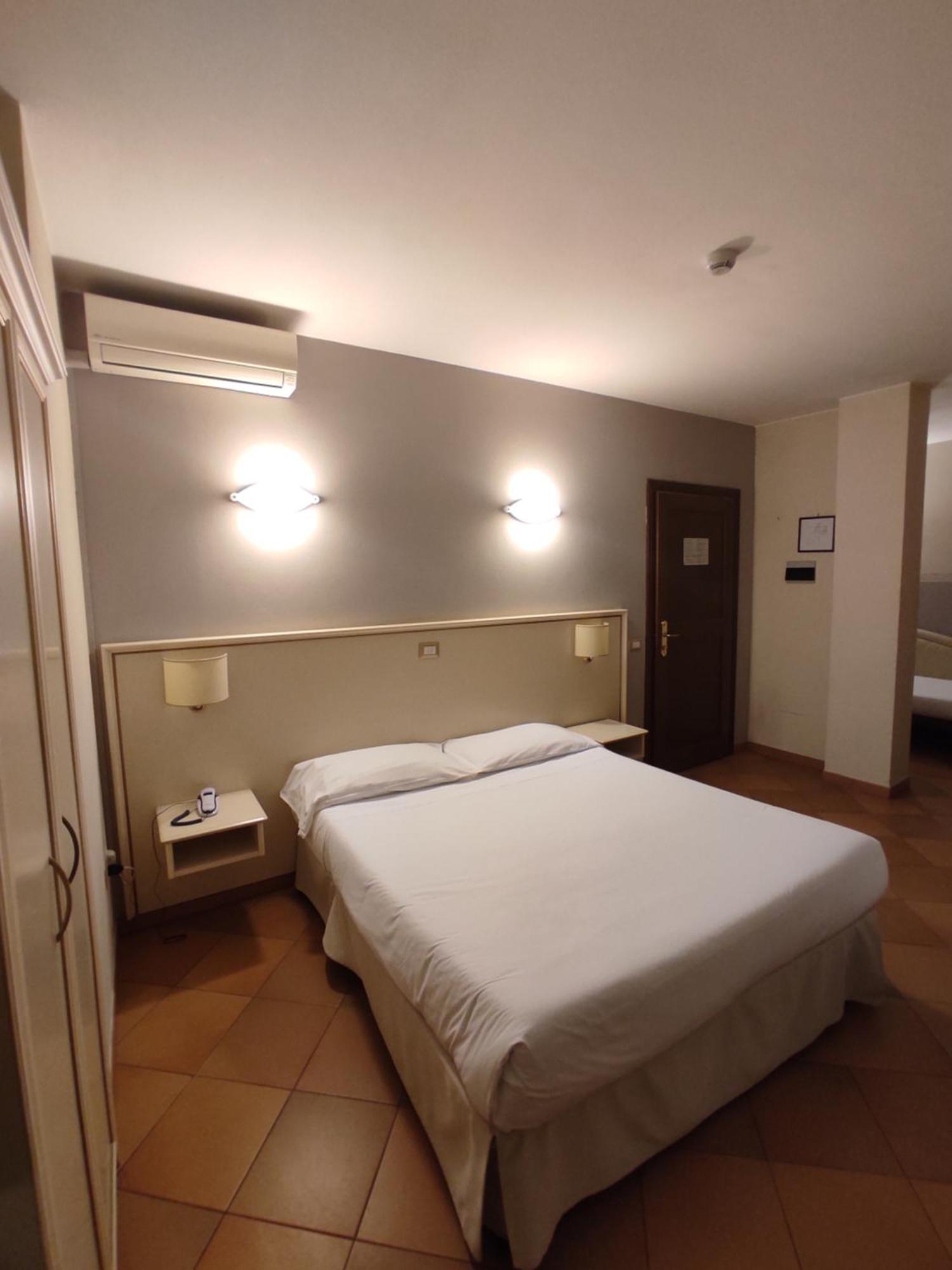 Hotel Le Mura Foligno Esterno foto