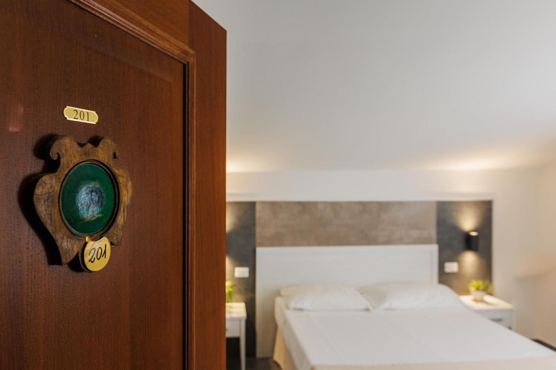Hotel Le Mura Foligno Esterno foto