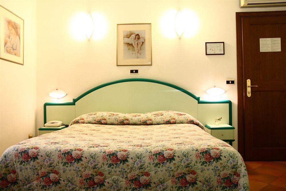 Hotel Le Mura Foligno Esterno foto