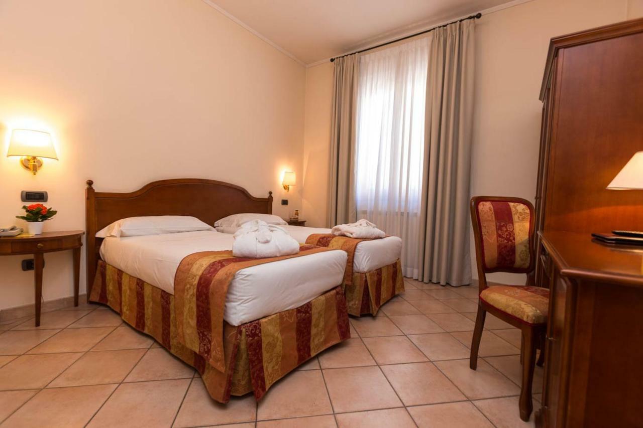Hotel Le Mura Foligno Esterno foto