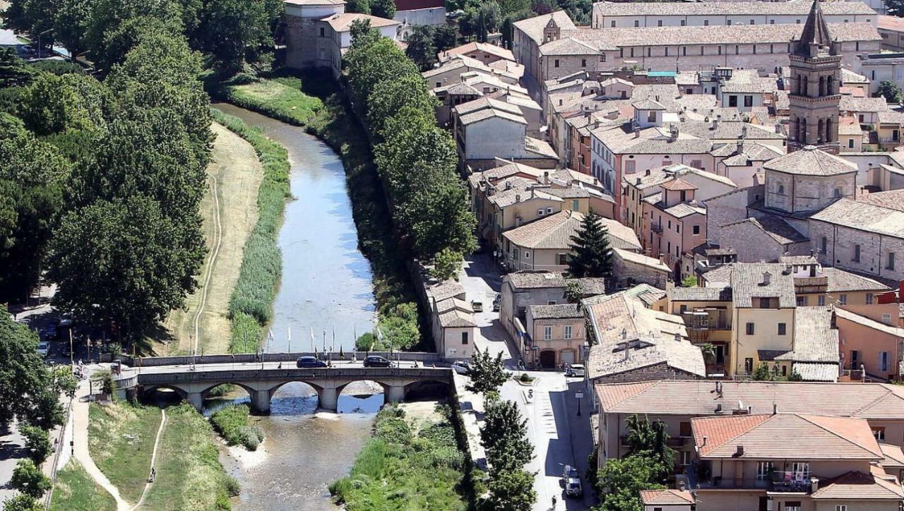 Hotel Le Mura Foligno Esterno foto