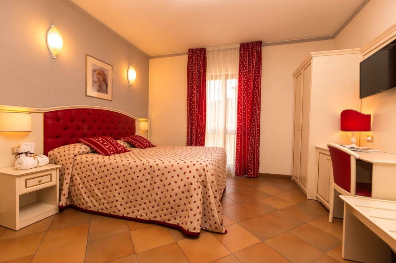 Hotel Le Mura Foligno Esterno foto