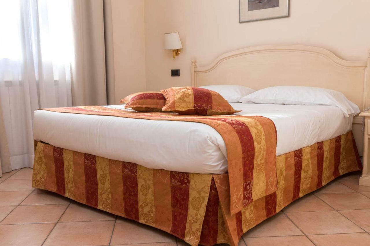 Hotel Le Mura Foligno Esterno foto